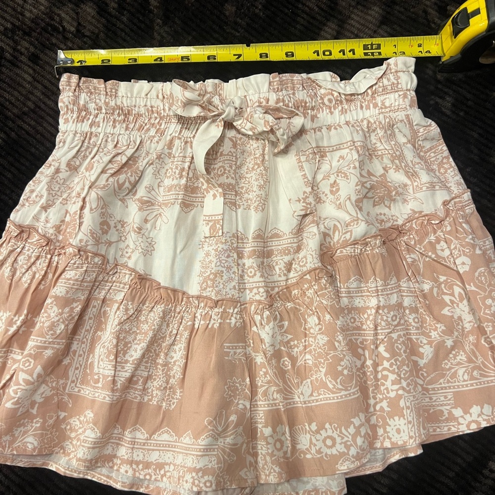 ILLA ILLA Shorts. Size M.